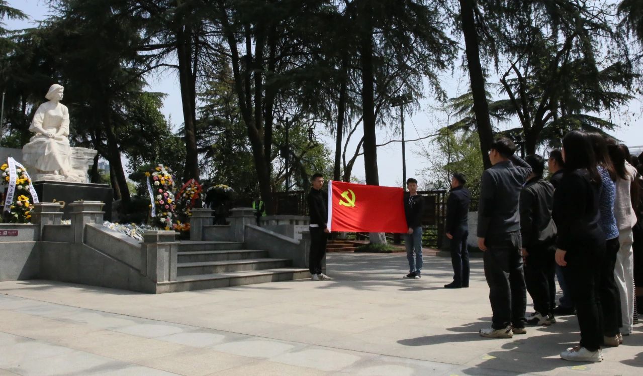 怀想革命先烈 赓续红色心灵丨7790必发集团(中国)医药集团党委组织发展清明祭扫主题活动