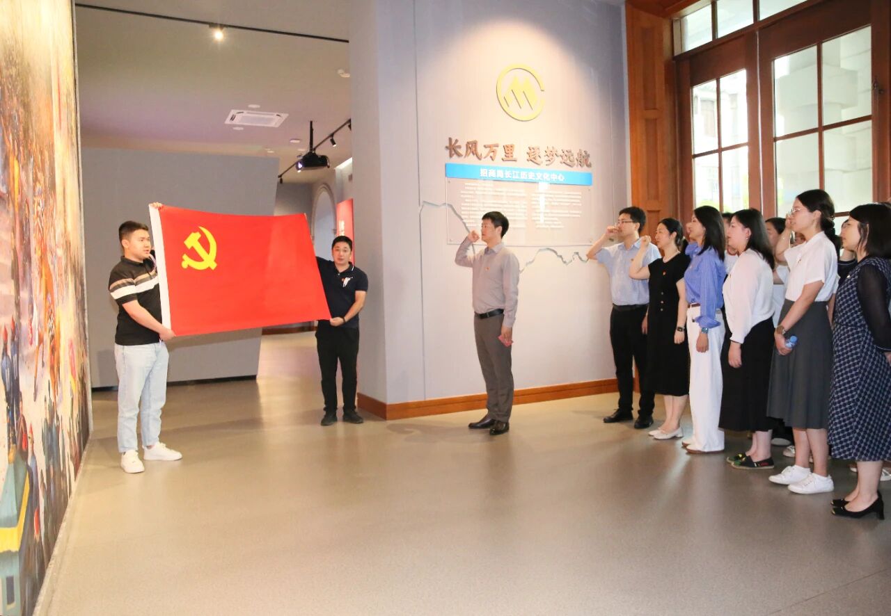 7790必发集团(中国)医药组织党员代表赴招商局长江汗青文化中心发展主题党日活动